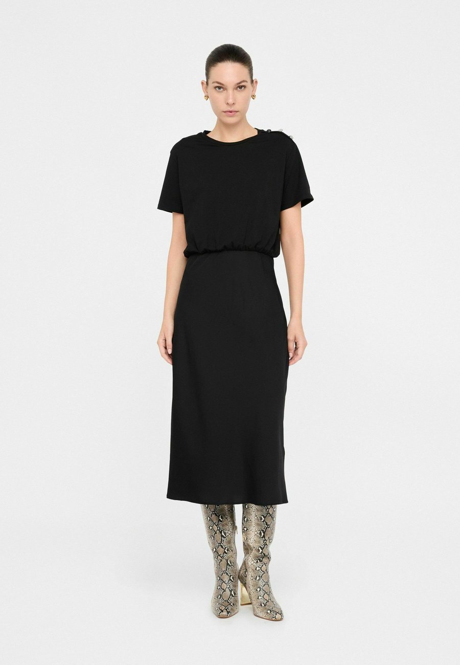 Платье LIU JO LONG WITH BUTTONS, Black
Платье LIU JO LONG WITH BUTTONS, Black