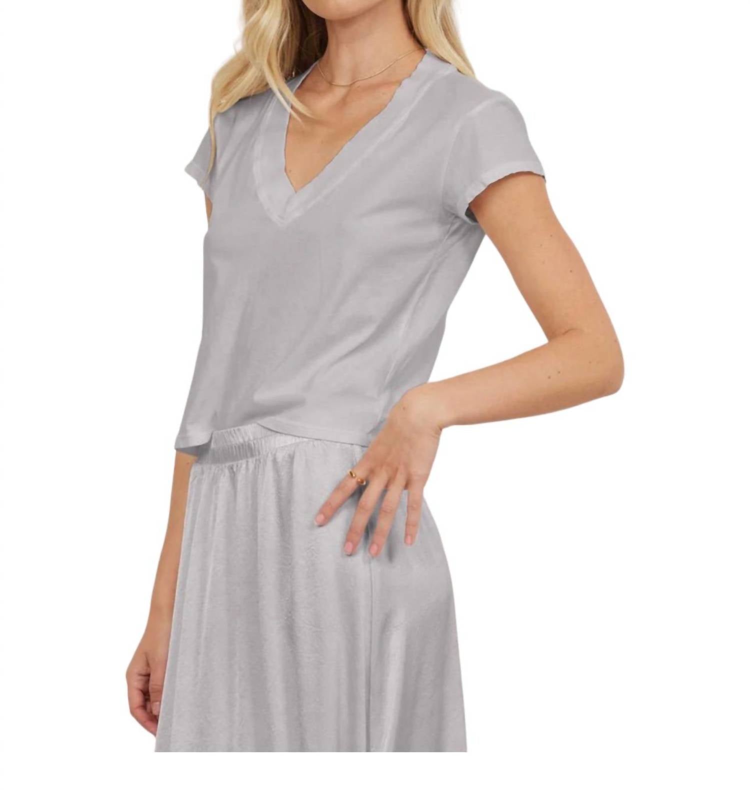 Футболка Suri Organic Deep V в хроме LAmade, цвет chrome 
Футболка Suri Organic Deep V в хроме LAmade, цвет chrome