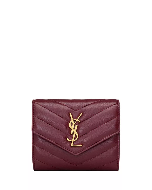 Многократный кошелек Cassandre matelasse из кожи ягненка Saint Laurent, красный
Многократный кошелек Cassandre matelasse из кожи ягненка Saint Laurent, красный
