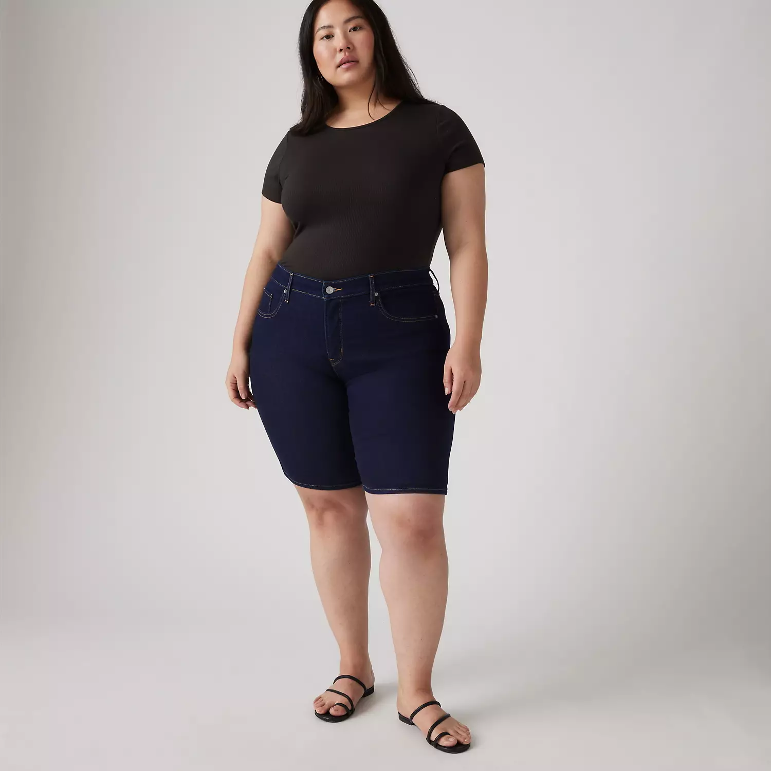 Женские шорты-бермуды Shaping (размер Plus) Levi's, цвет Darkest Sky - Dark Wash
Женские шорты-бермуды Shaping (размер Plus) Levi's, цвет Darkest Sky - Dark Wash