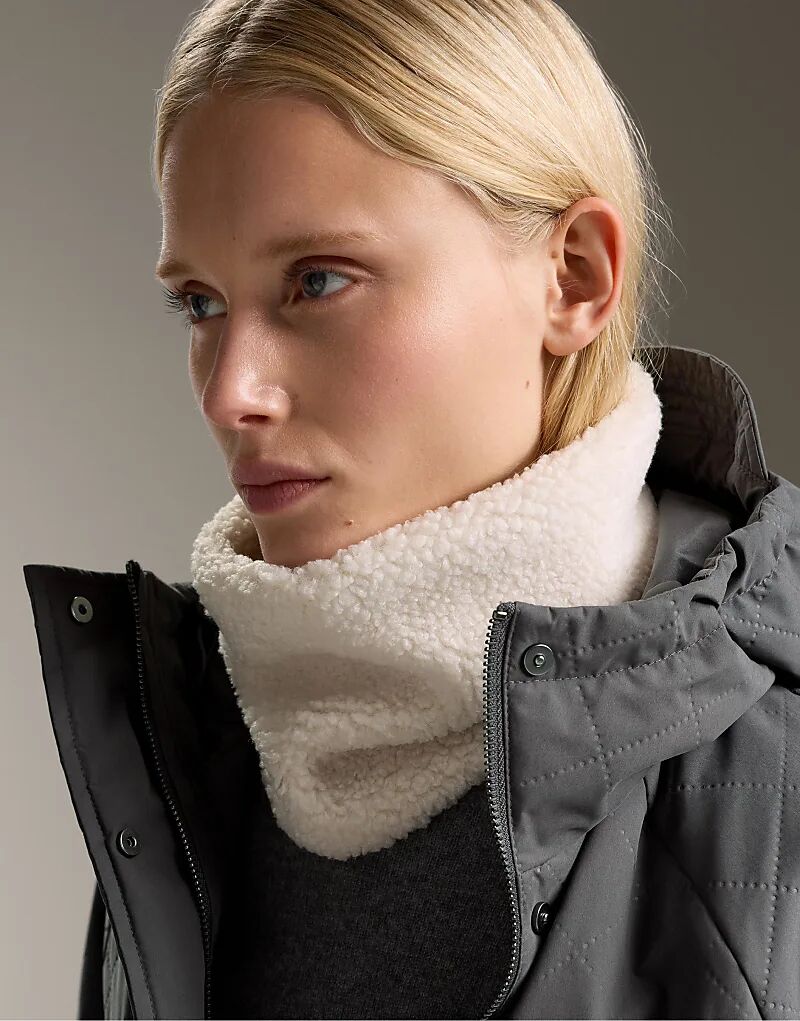 Снуд OYSHO из искусственной овчины цвета экрю
Снуд OYSHO из искусственной овчины цвета экрю