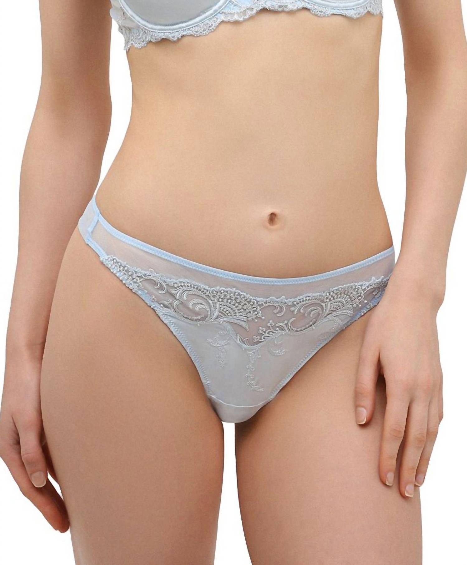 Шелковый стринги Splendeur в цвете лазурный Lise Charmel
Шелковый стринги Splendeur в цвете лазурный Lise Charmel