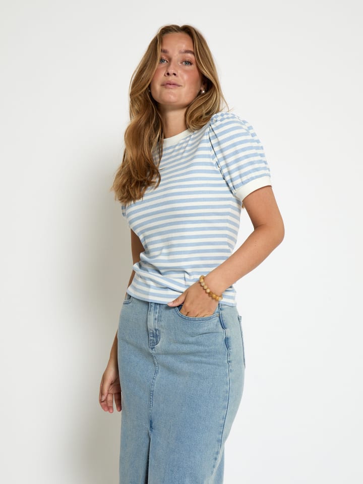 Футболка в полоску цвета ледяной синевы minus
Футболка в полоску цвета ледяной синевы minus