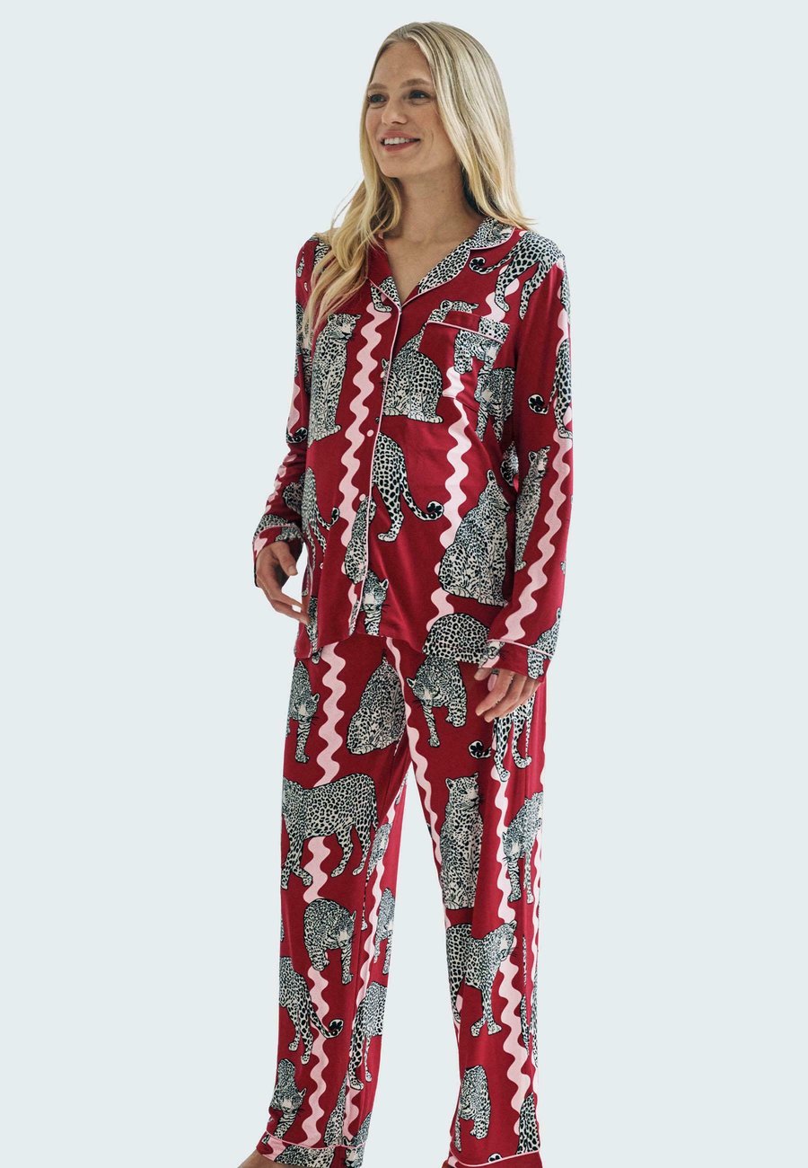 Пижамный топ Chelsea Peers SNOW LEOPARD, Red
Пижамный топ Chelsea Peers SNOW LEOPARD, Red