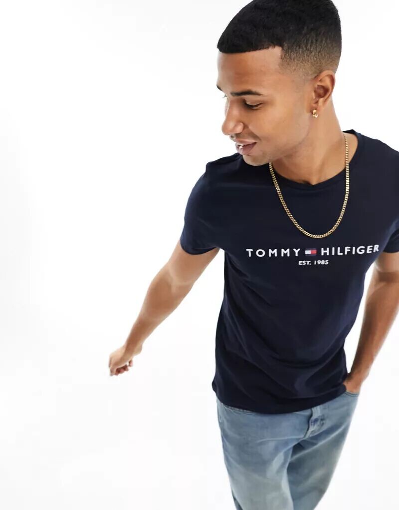 Темно-синяя футболка Tommy Hilfiger с вышитым логотипом в виде флага, Черный, Темно-синяя футболка Tommy Hilfiger с вышитым логотипом в виде флага
Темно-синяя футболка Tommy Hilfiger с вышитым логотипом в виде флага, Черный, Темно-синяя футболка Tommy Hilfiger с вышитым логотипом в виде флага