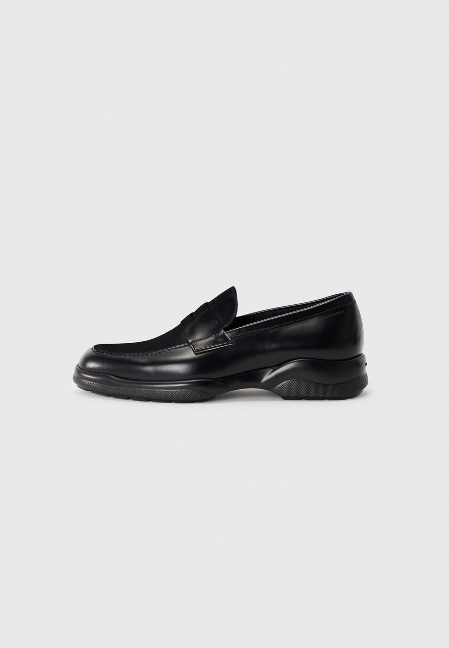 Лоферы Stuart Weitzman CHAD, Black
Лоферы Stuart Weitzman CHAD, Black