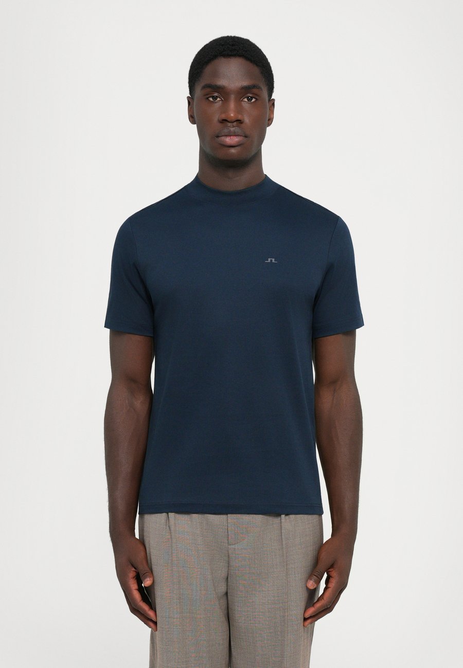 Футболка J.LINDEBERG ACE MOCK NECK, Navy/Dark Blue
Футболка J.LINDEBERG ACE MOCK NECK, Navy/Dark Blue