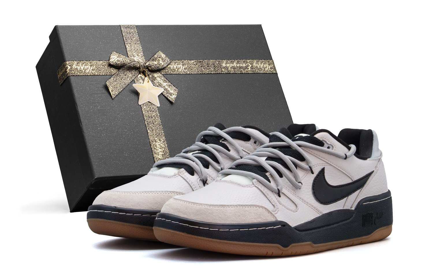 Nike Мужские низкие скейтбордные кроссовки Full Force, черный с серым
Nike Мужские низкие скейтбордные кроссовки Full Force, черный с серым