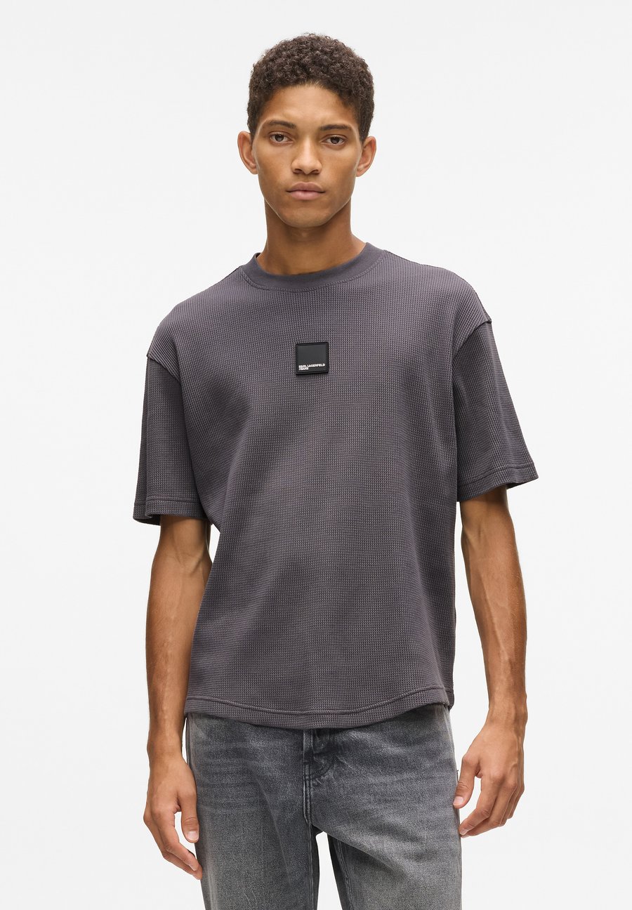 Футболка Karl Lagerfeld Jeans WAFFLE, Magnet/Grey, Серый, Футболка Karl Lagerfeld Jeans WAFFLE, Magnet/Grey
Футболка Karl Lagerfeld Jeans WAFFLE, Magnet/Grey, Серый, Футболка Karl Lagerfeld Jeans WAFFLE, Magnet/Grey