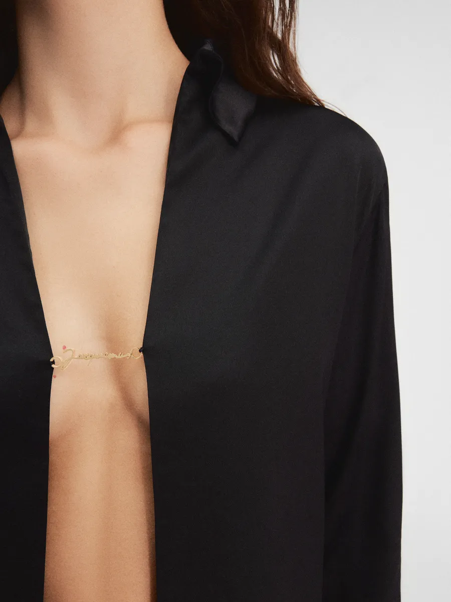 Рубашка с открытым логотипом и подвеской La Notte Jacquemus, черный
Рубашка с открытым логотипом и подвеской La Notte Jacquemus, черный