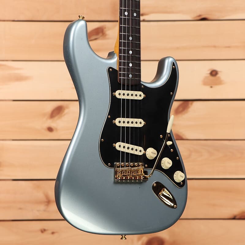 Электрогитара Fender Custom Shop Limited 1965 Dual-Mag Stratocaster Journeyman Relic - Aged Ice Blue Metallic-CZ571151
Электрогитара Fender Custom Shop Limited 1965 Dual-Mag Stratocaster Journeyman Relic - Aged Ice Blue Metallic-CZ571151