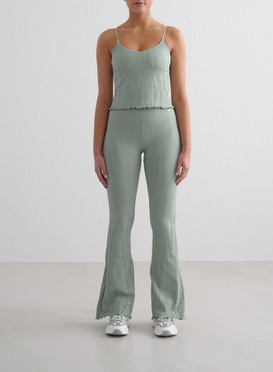 AIM'N Женские влагоотводящие расклешенные леггинсы бледно-бирюзового цвета
AIM'N Женские влагоотводящие расклешенные леггинсы бледно-бирюзового цвета