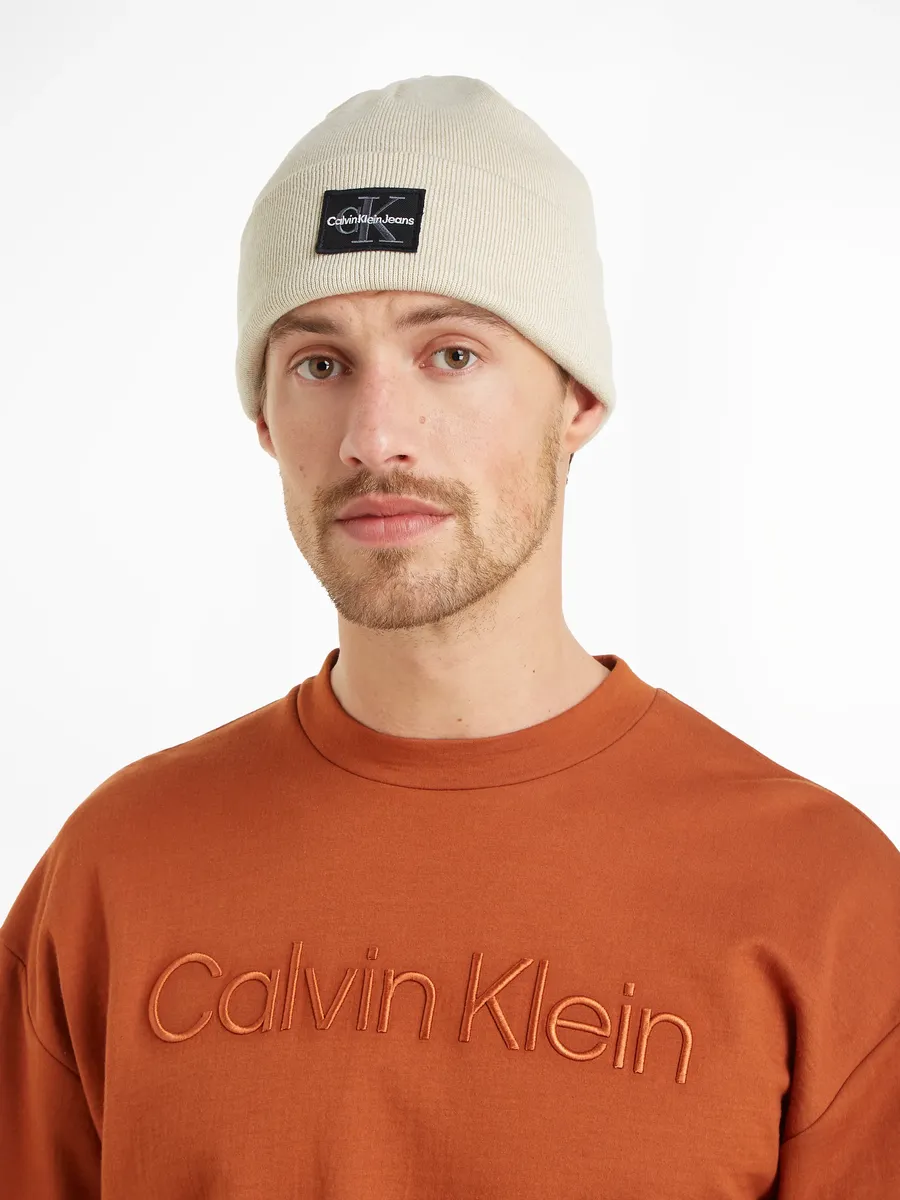 Шапка-бини Calvin Klein Jeans "MONO LOGO PATCH BEANIE" с нашивкой-логотипом, цвет Eggshell
Шапка-бини Calvin Klein Jeans "MONO LOGO PATCH BEANIE" с нашивкой-логотипом, цвет Eggshell