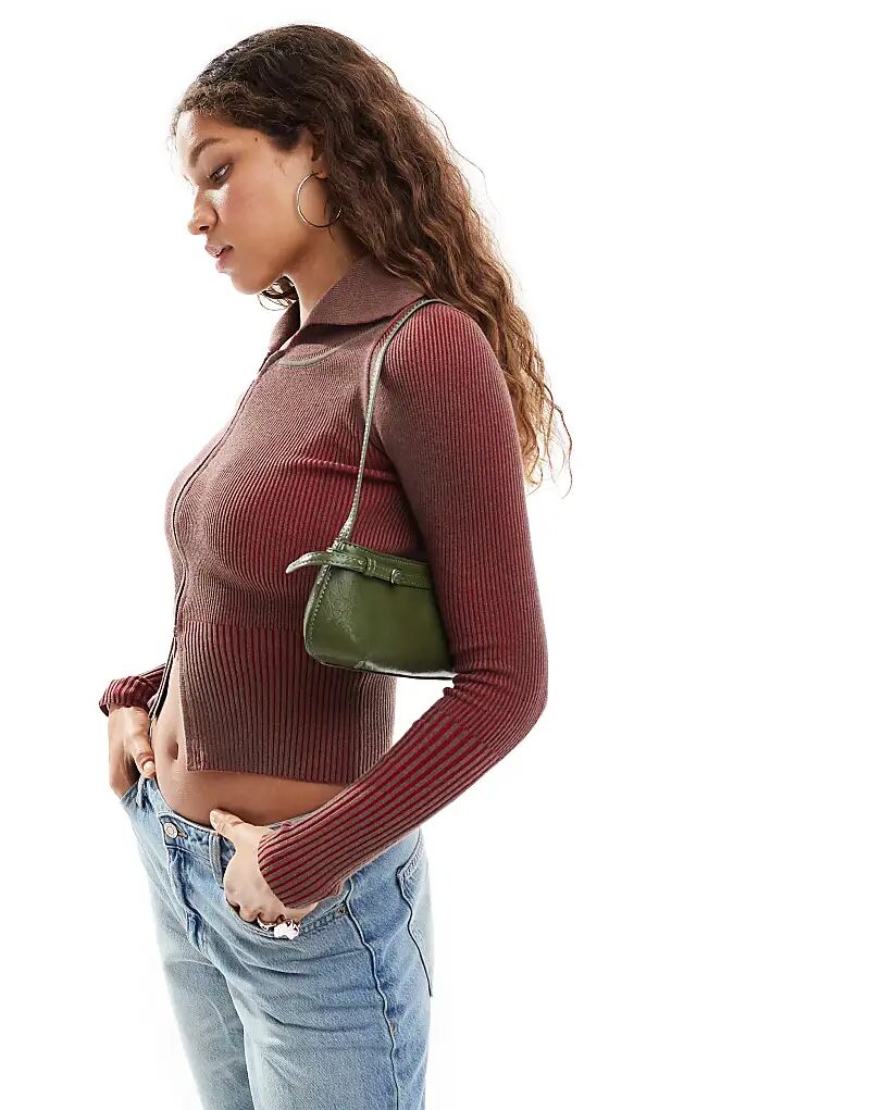 Кардиган с застежкой-молнией в рубчик серого и красного цвета и эффектным воротником Daisy Street
Кардиган с застежкой-молнией в рубчик серого и красного цвета и эффектным воротником Daisy Street