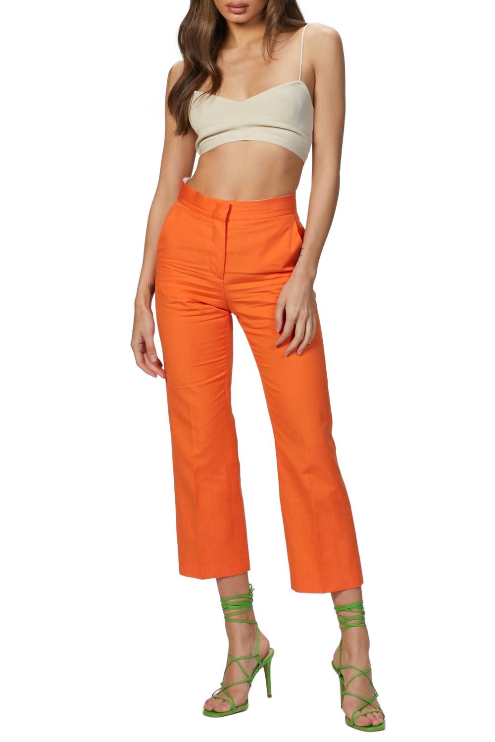 Льняные брюки с добавками в оранжевом цвете MSGM
Льняные брюки с добавками в оранжевом цвете MSGM