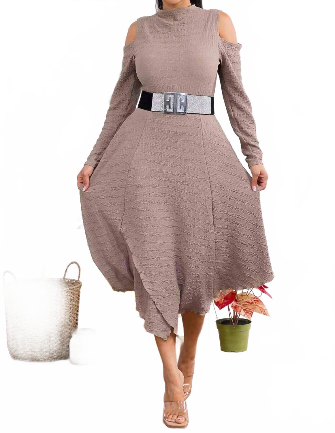 Платье миди с фактурной фактурой в бежевом цвете Karen T Design, бежевый
Платье миди с фактурной фактурой в бежевом цвете Karen T Design, бежевый