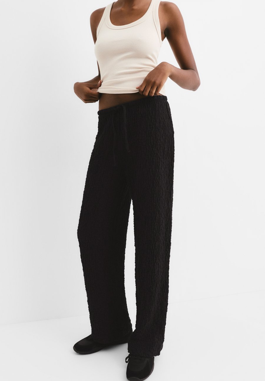Пижамные брюки PULL&BEAR Pyjama bottoms, Black
Пижамные брюки PULL&BEAR Pyjama bottoms, Black
