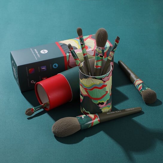 Набор Eigshow Beauty из 7 кистей для макияжа Greener
Набор Eigshow Beauty из 7 кистей для макияжа Greener