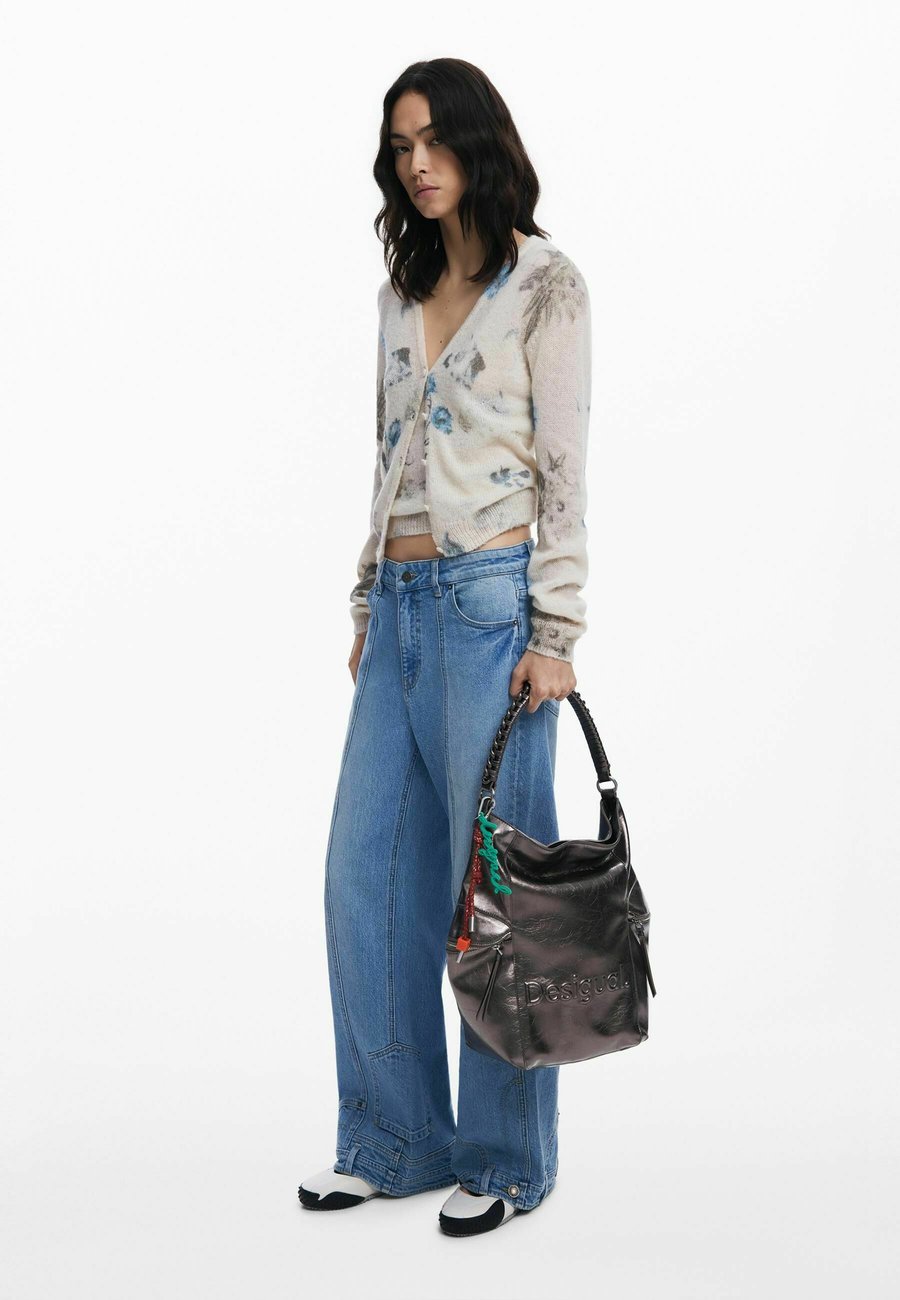 Рюкзак Desigual WITH LARGE LOGO, Material Finishes/Metallic Grey
Рюкзак Desigual WITH LARGE LOGO, Material Finishes/Metallic Grey