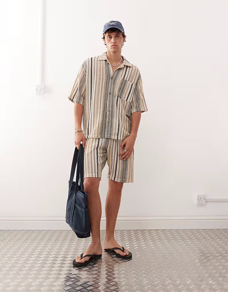 Свободные шорты-оксфорды в полоску Reclaimed Vintage, нейтральный
Свободные шорты-оксфорды в полоску Reclaimed Vintage, нейтральный