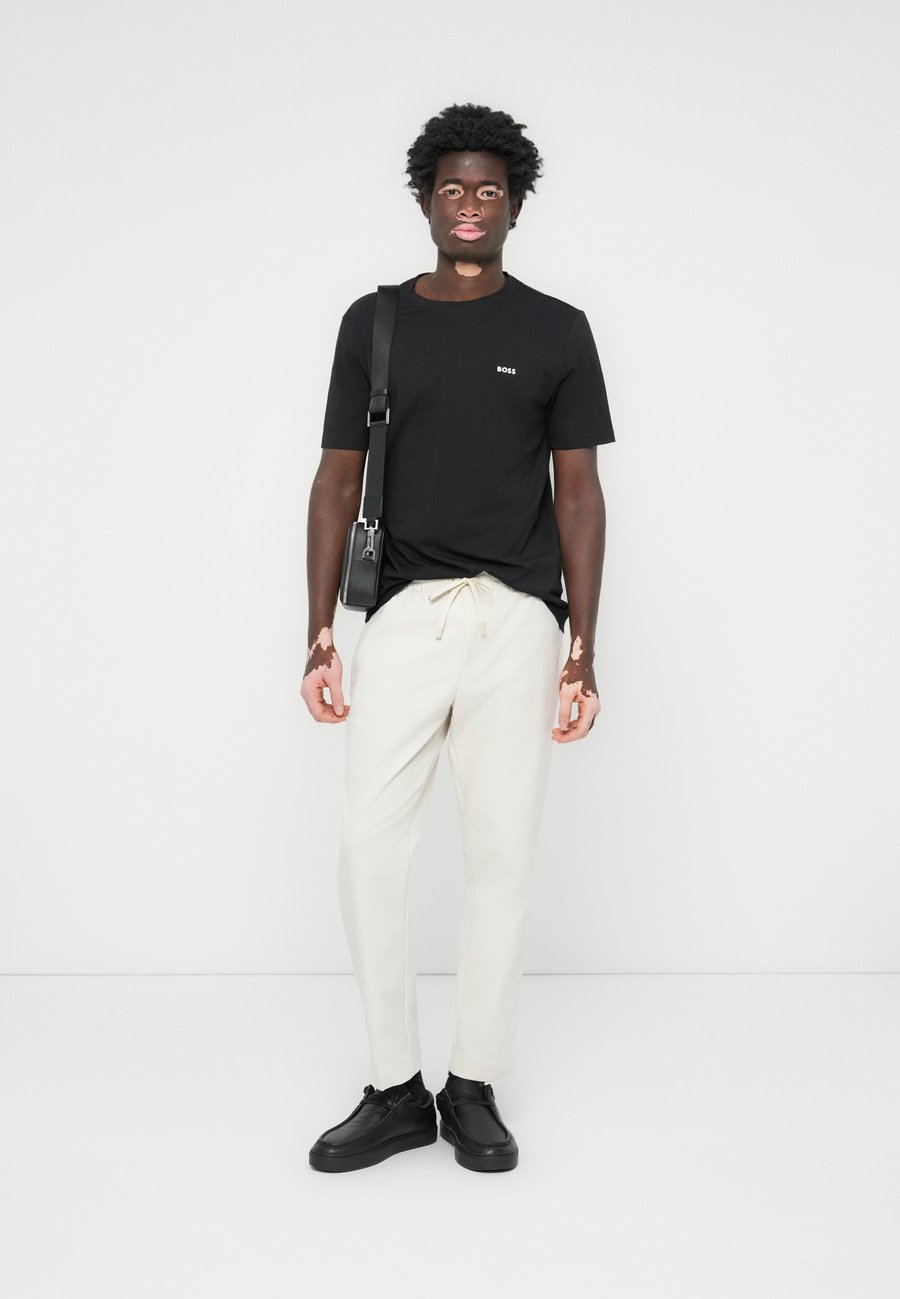 Футболка BOSS GRAPHIC SET 2 PACK, White/Black/Black, Белый, Футболка BOSS GRAPHIC SET 2 PACK, White/Black/Black
Футболка BOSS GRAPHIC SET 2 PACK, White/Black/Black, Белый, Футболка BOSS GRAPHIC SET 2 PACK, White/Black/Black