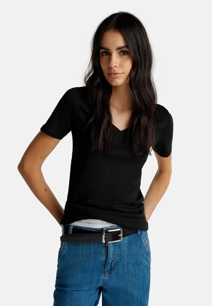 Футболка United Colors of Benetton WITH V-NECK, Black
Футболка United Colors of Benetton WITH V-NECK, Black