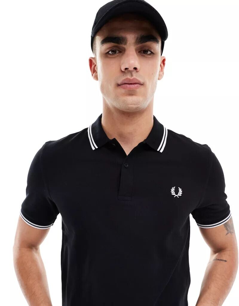 Черная рубашка-поло Fred Perry с логотипом и двумя отделками
Черная рубашка-поло Fred Perry с логотипом и двумя отделками