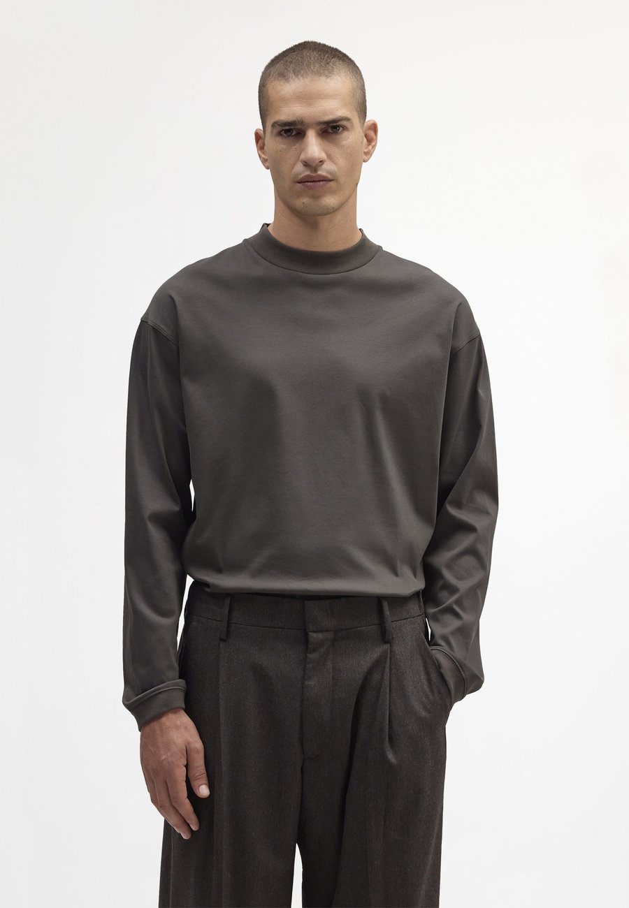 Топ NN.07 Long sleeved top, Dark Army/Dark Green
Топ NN.07 Long sleeved top, Dark Army/Dark Green
