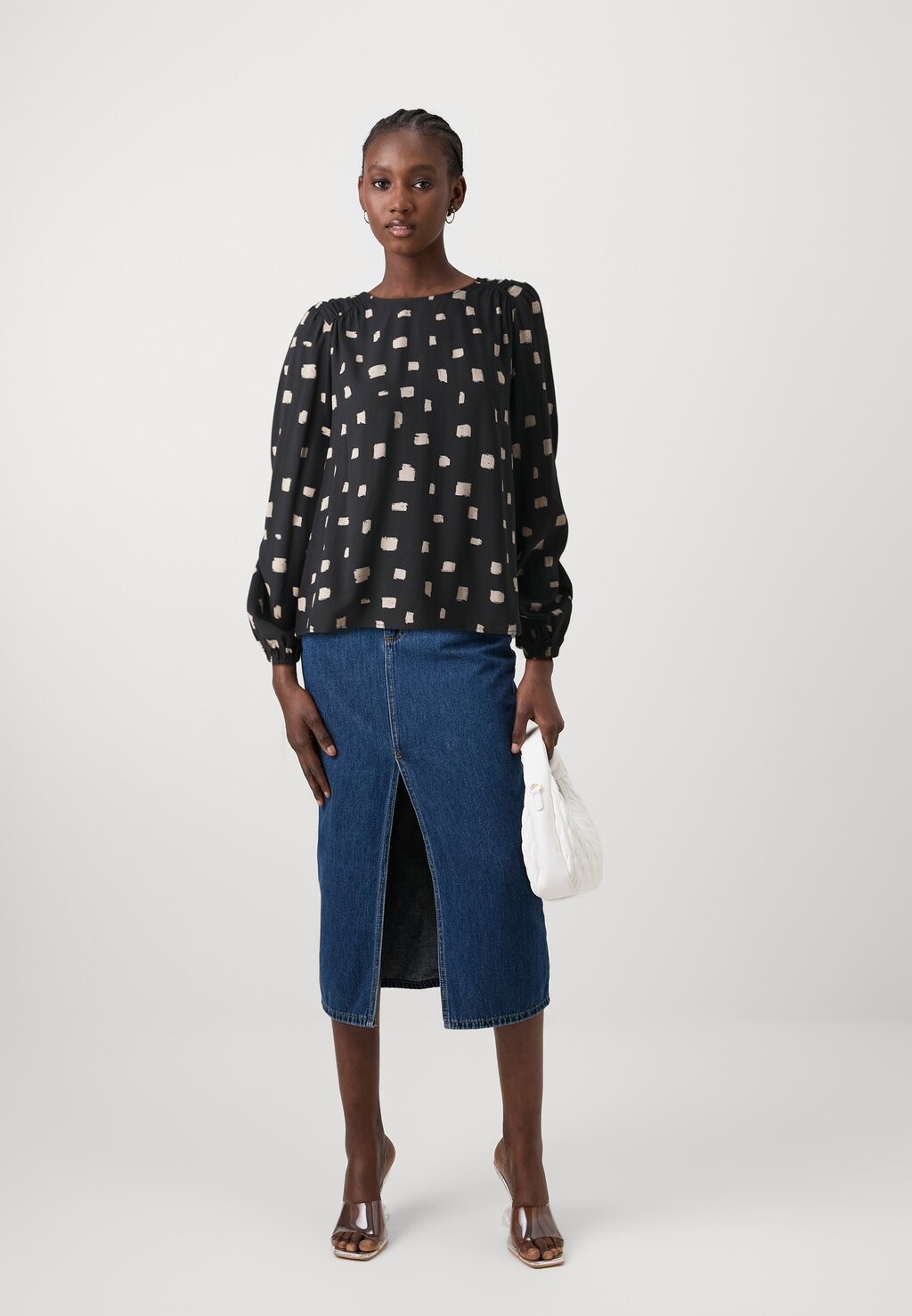 Блуза VILANA ONECK DETAIL VILA, черный
Блуза VILANA ONECK DETAIL VILA, черный