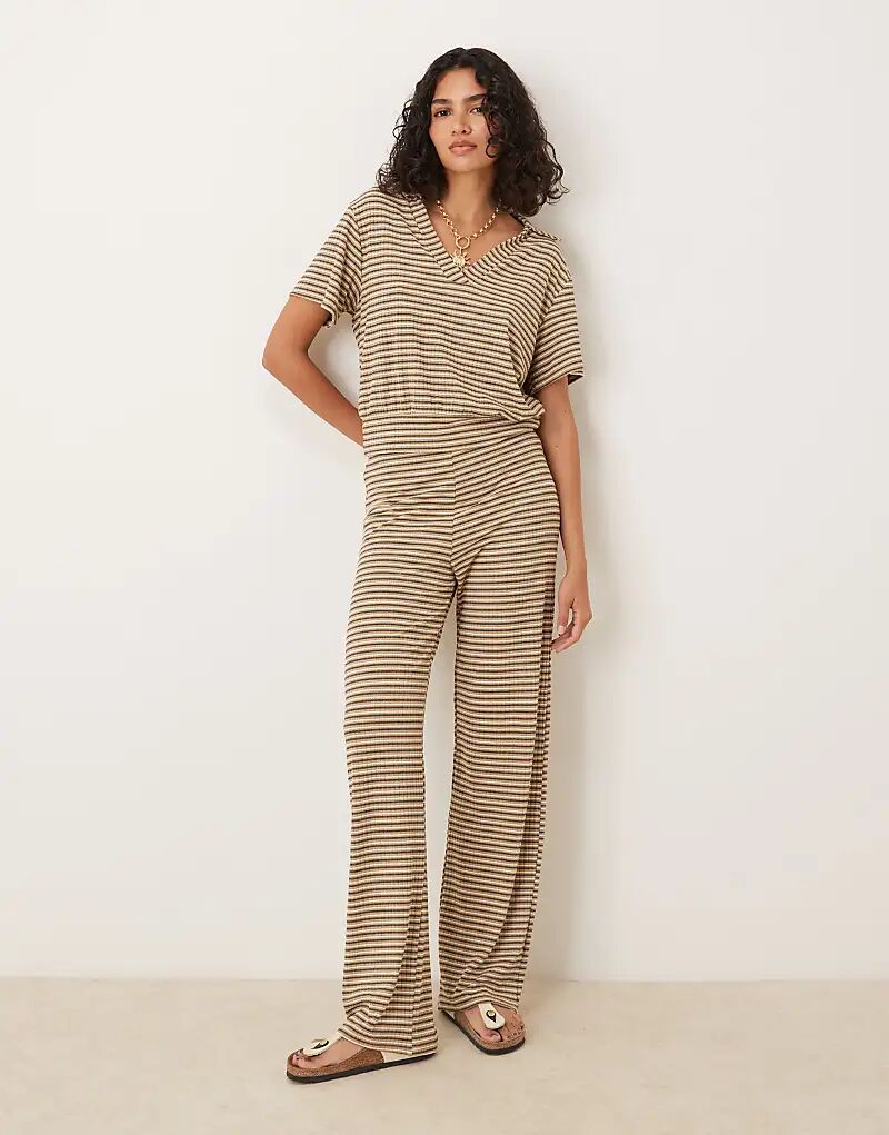 Широкие брюки ASOS DESIGN в нейтральную полоску
Широкие брюки ASOS DESIGN в нейтральную полоску