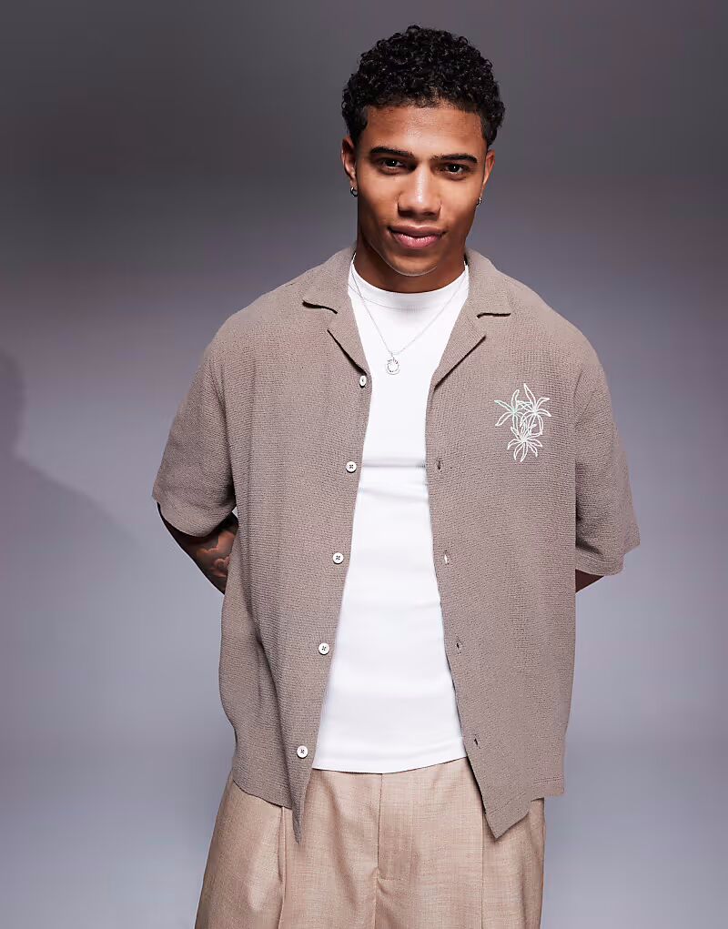 Рубашка свободного кроя ASOS DESIGN Revere зеленого цвета с вышивкой на груди
Рубашка свободного кроя ASOS DESIGN Revere зеленого цвета с вышивкой на груди