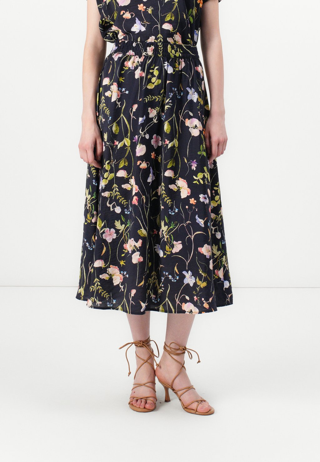 Юбка-колокол TROYA LIFE WIDE MIDI SKIRT JDY, темно-синий
Юбка-колокол TROYA LIFE WIDE MIDI SKIRT JDY, темно-синий