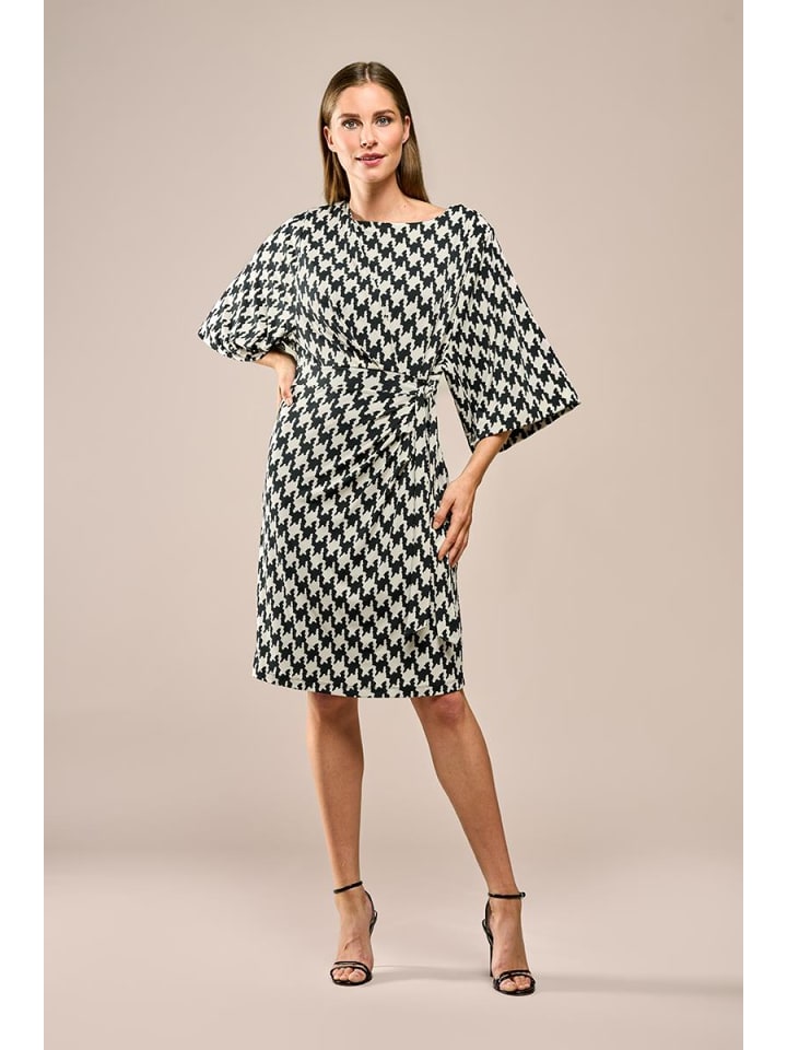 Платье с принтом Милан черно-белое Mart Visser
Платье с принтом Милан черно-белое Mart Visser