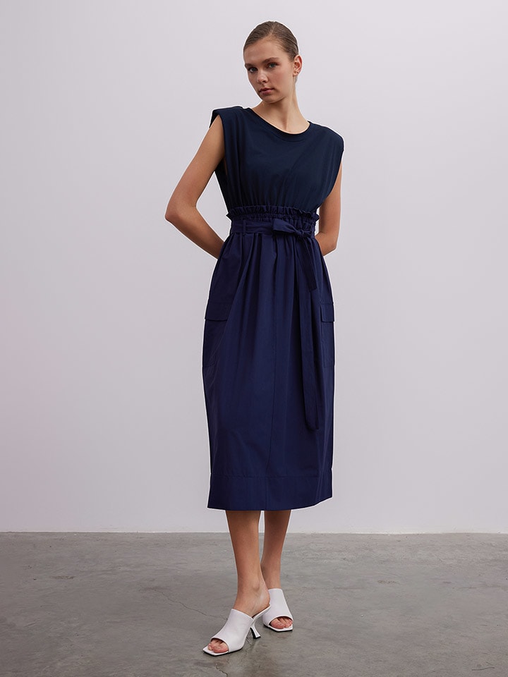 Длинное платье BGN, темно-синий
Длинное платье BGN, темно-синий