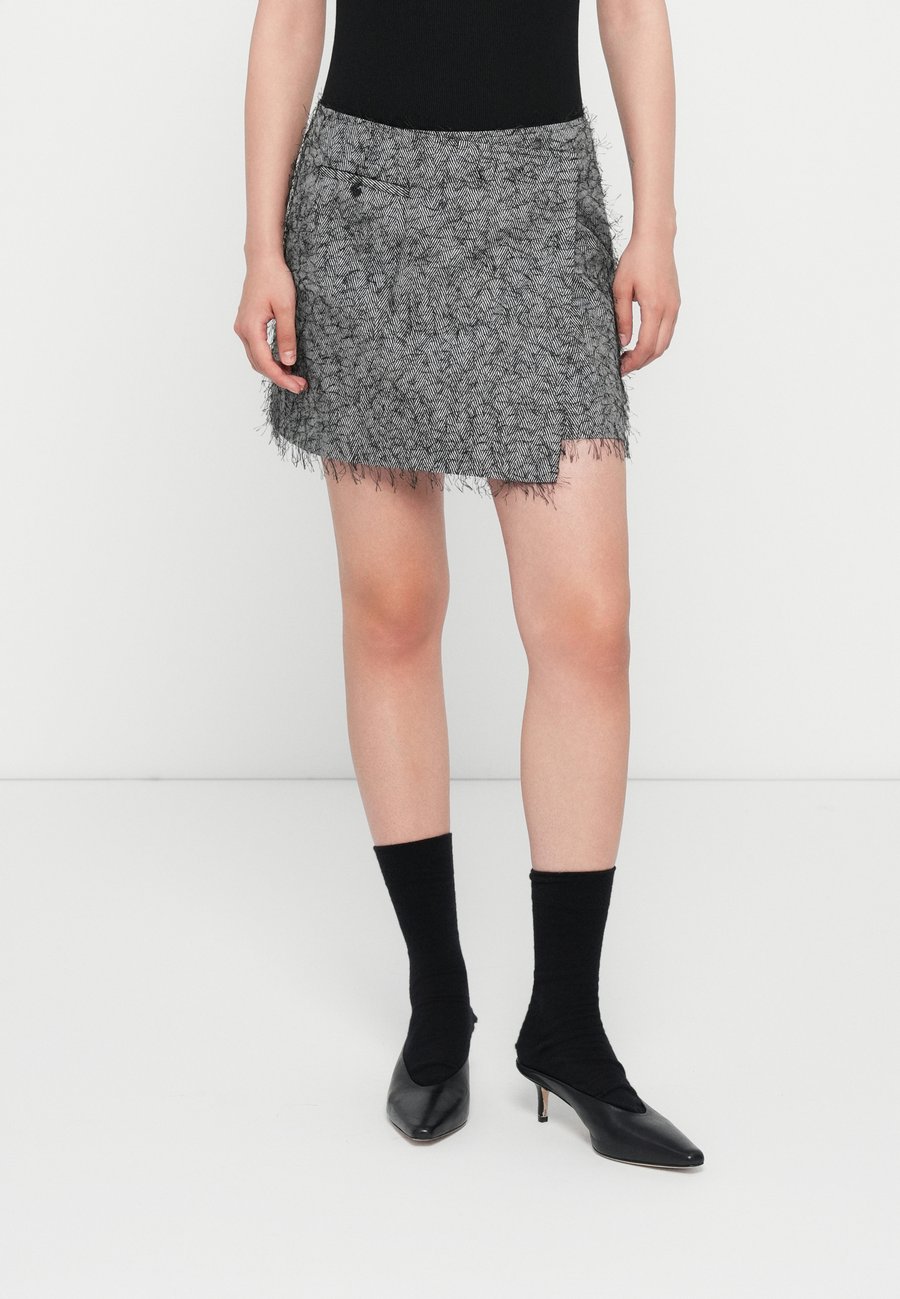Юбка Samsøe Samsøe NEEM SKIRT, Black/White/Black
Юбка Samsøe Samsøe NEEM SKIRT, Black/White/Black