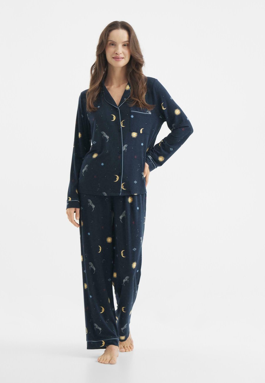 Пижамный комплект Chelsea Peers SET, Dark Blue
Пижамный комплект Chelsea Peers SET, Dark Blue