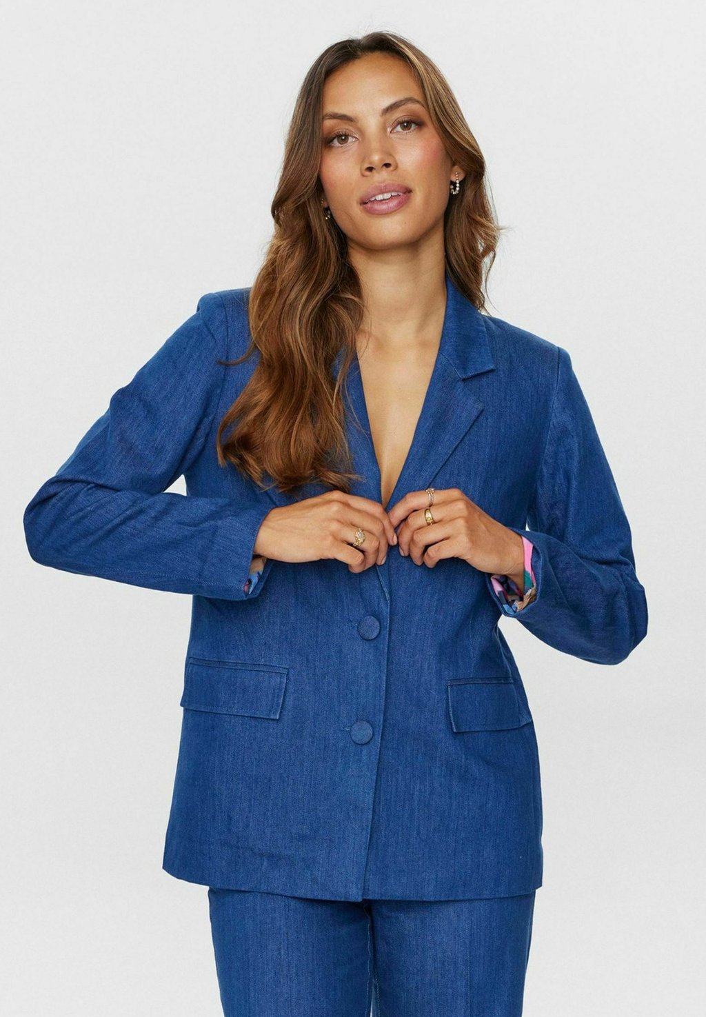 Блейзер ALETTA Nümph, синий деним
Блейзер ALETTA Nümph, синий деним