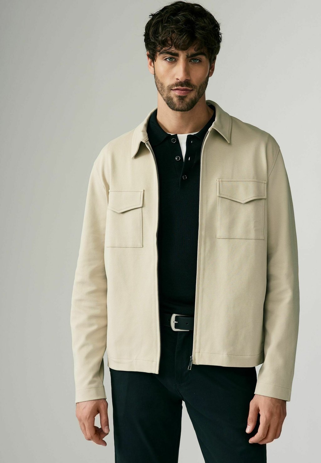 Летняя куртка Next, бежевый
Летняя куртка Next, бежевый