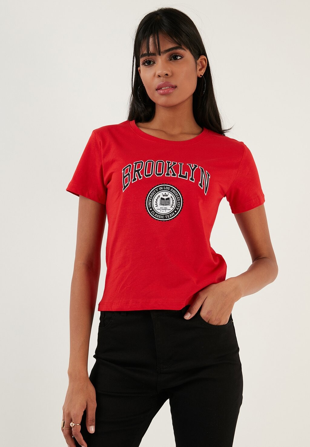 Футболка с принтом LELA, красный
Футболка с принтом LELA, красный