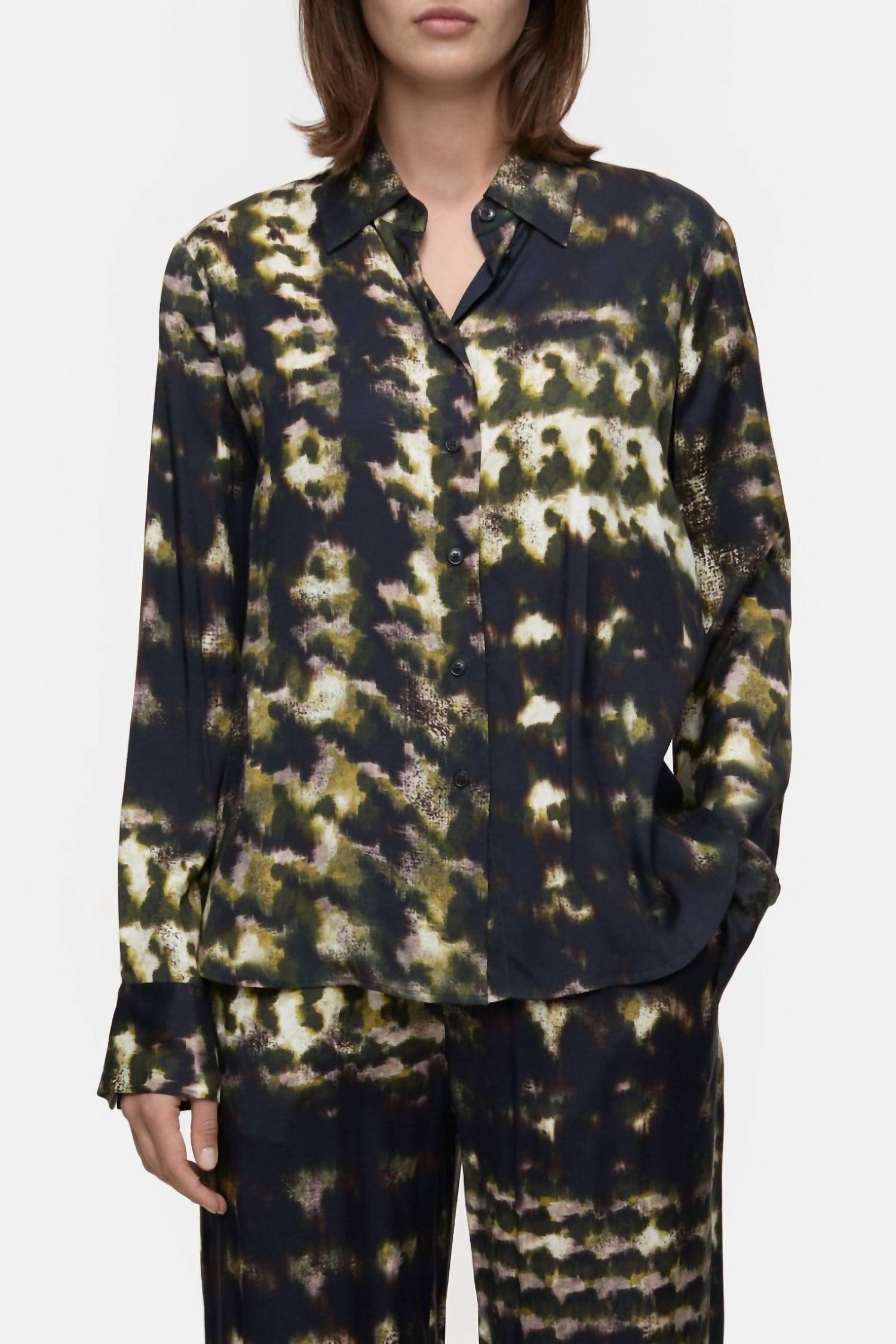 Длинная блуза с принтом и пуговицами в цвете клеверного зеленого CLOSED
Длинная блуза с принтом и пуговицами в цвете клеверного зеленого CLOSED