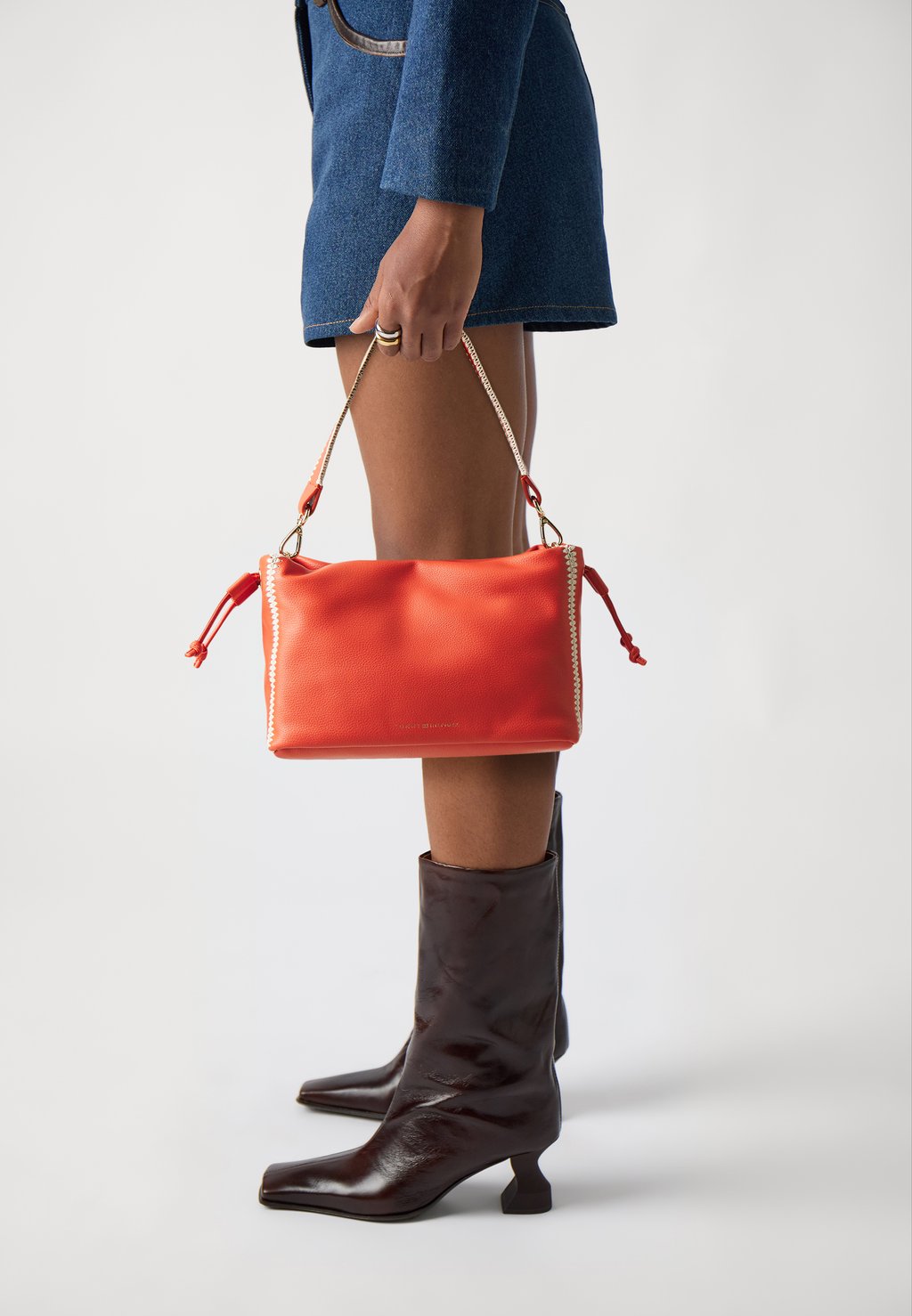 Сумка через плечо SOFT SUMMER MINI BUCKET - Across body bag Tommy Hilfiger, коричневый 
Сумка через плечо SOFT SUMMER MINI BUCKET - Across body bag Tommy Hilfiger, коричневый