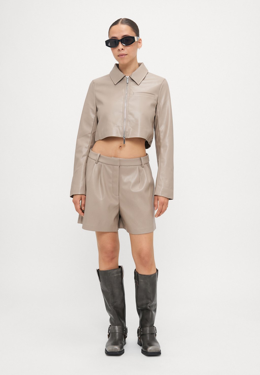 Шорты ONLSARAMY ONLY Petite, бежевый
Шорты ONLSARAMY ONLY Petite, бежевый