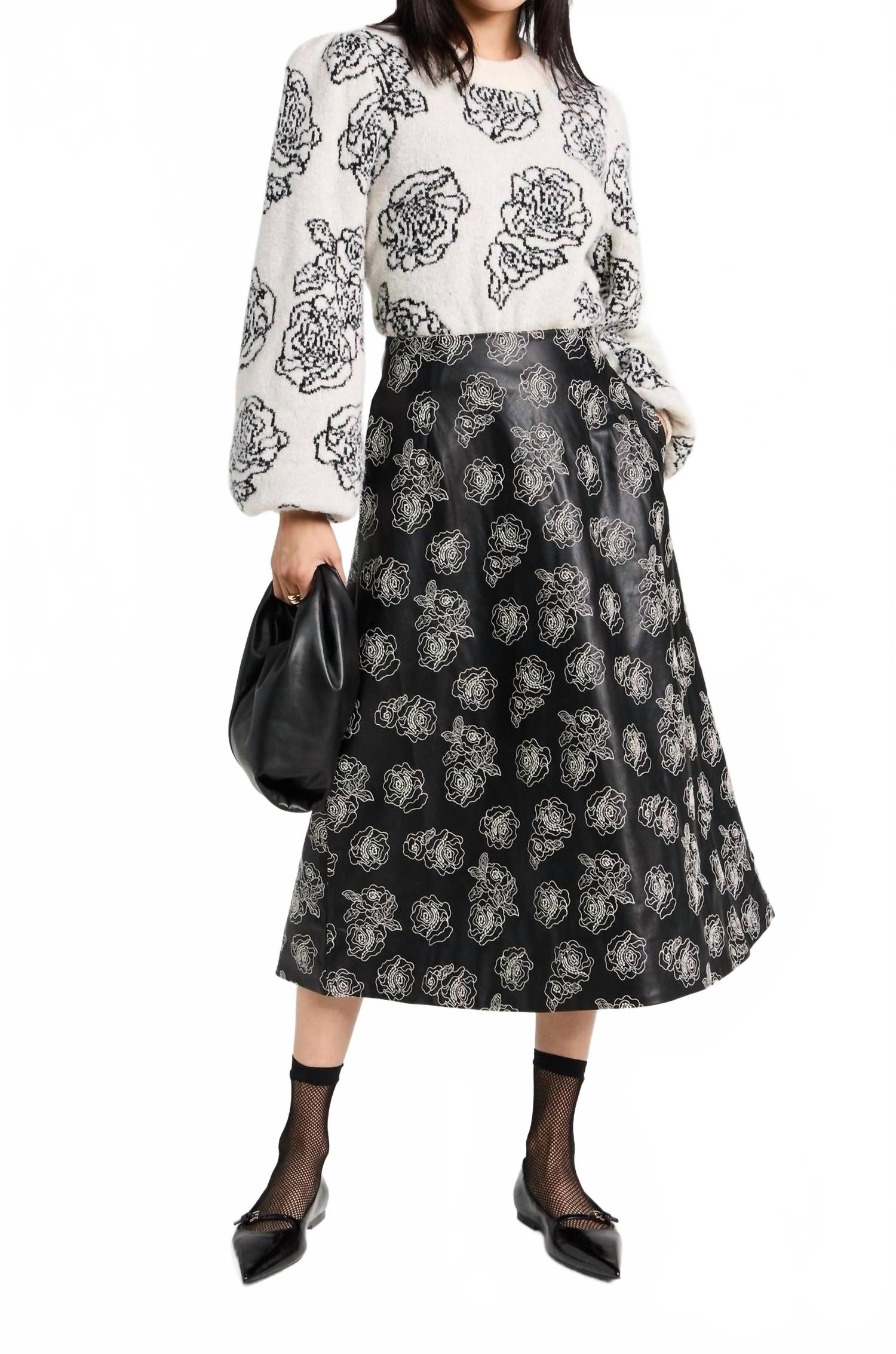 Юбка Шари с черной вышивкой и цветочным узором BAUM UND PFERDGARTEN
Юбка Шари с черной вышивкой и цветочным узором BAUM UND PFERDGARTEN