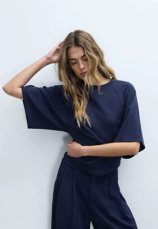 Мягкая на ощупь базовая футболка с коротким рукавом Stradivarius, Dark Blue, Синий, Мягкая на ощупь базовая футболка с коротким рукавом Stradivarius, Dark Blue
Мягкая на ощупь базовая футболка с коротким рукавом Stradivarius, Dark Blue, Синий, Мягкая на ощупь базовая футболка с коротким рукавом Stradivarius, Dark Blue