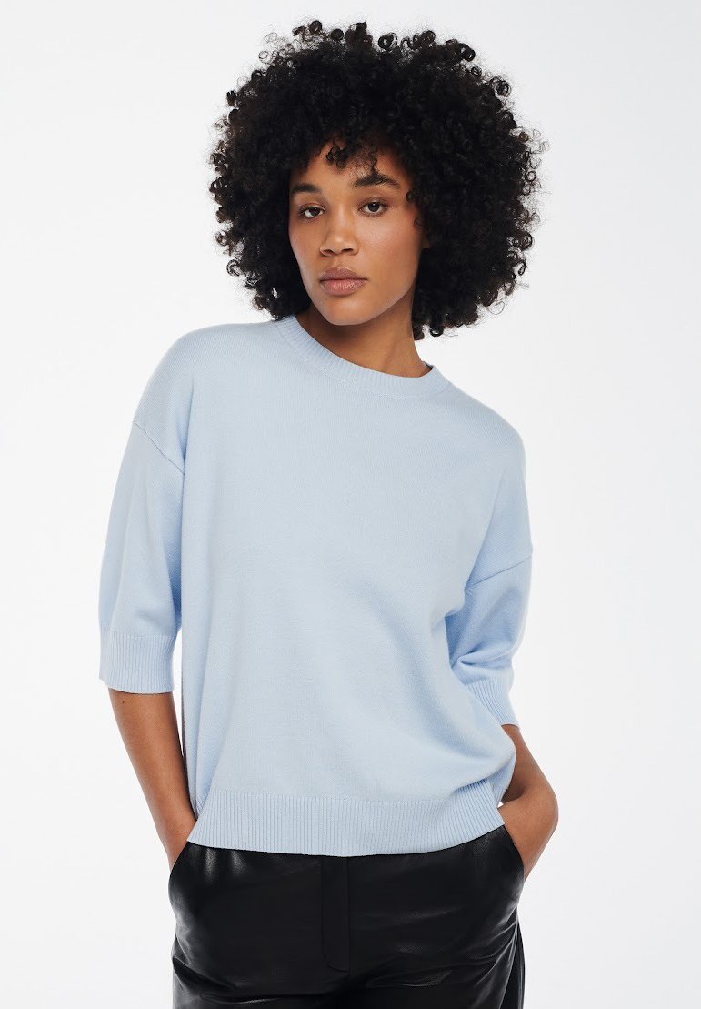 Джемпер STUDIO AR, светло-голубой
Джемпер STUDIO AR, светло-голубой