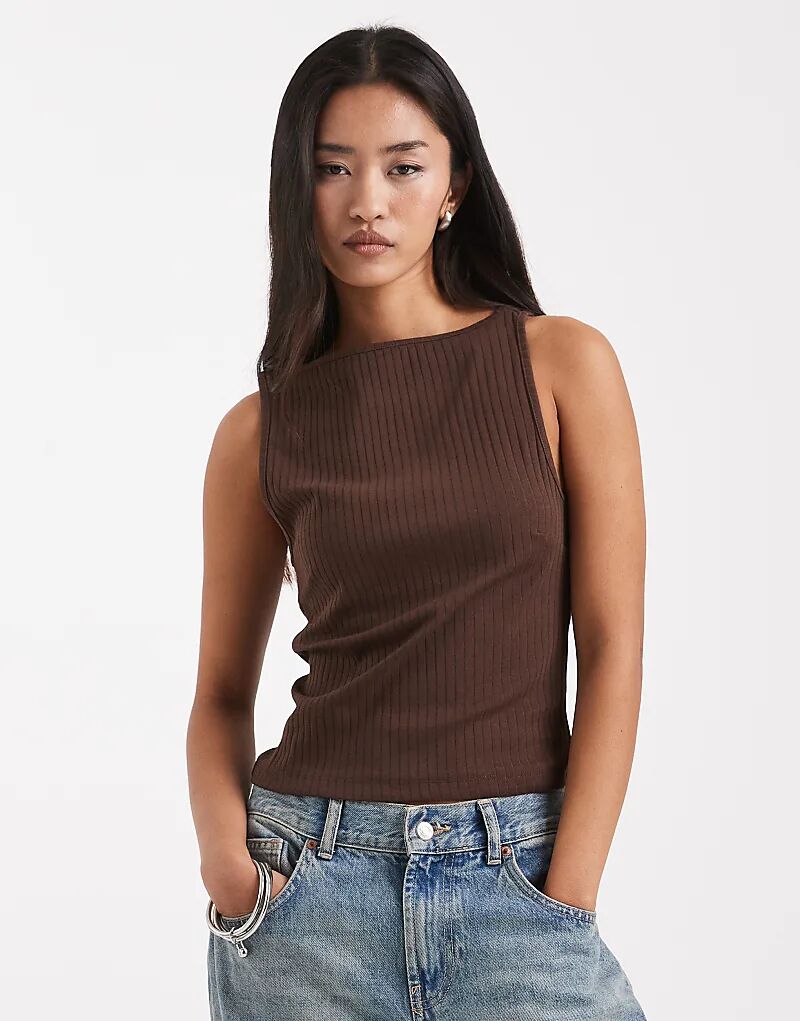 Жилет COLLUSION с разрезом на горловине и рубчиком в шоколадном цвете
Жилет COLLUSION с разрезом на горловине и рубчиком в шоколадном цвете