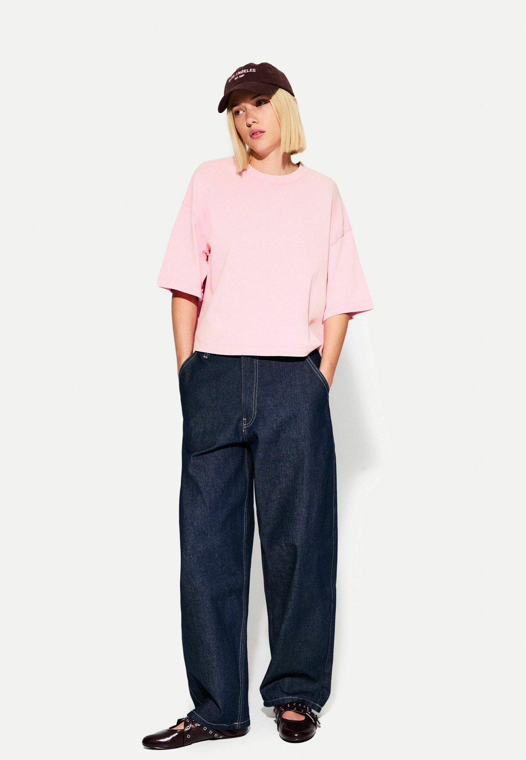 Базовая футболка HEAVY BOXY FIT SHORT SLEEVE Bershka, светло-розовый
Базовая футболка HEAVY BOXY FIT SHORT SLEEVE Bershka, светло-розовый