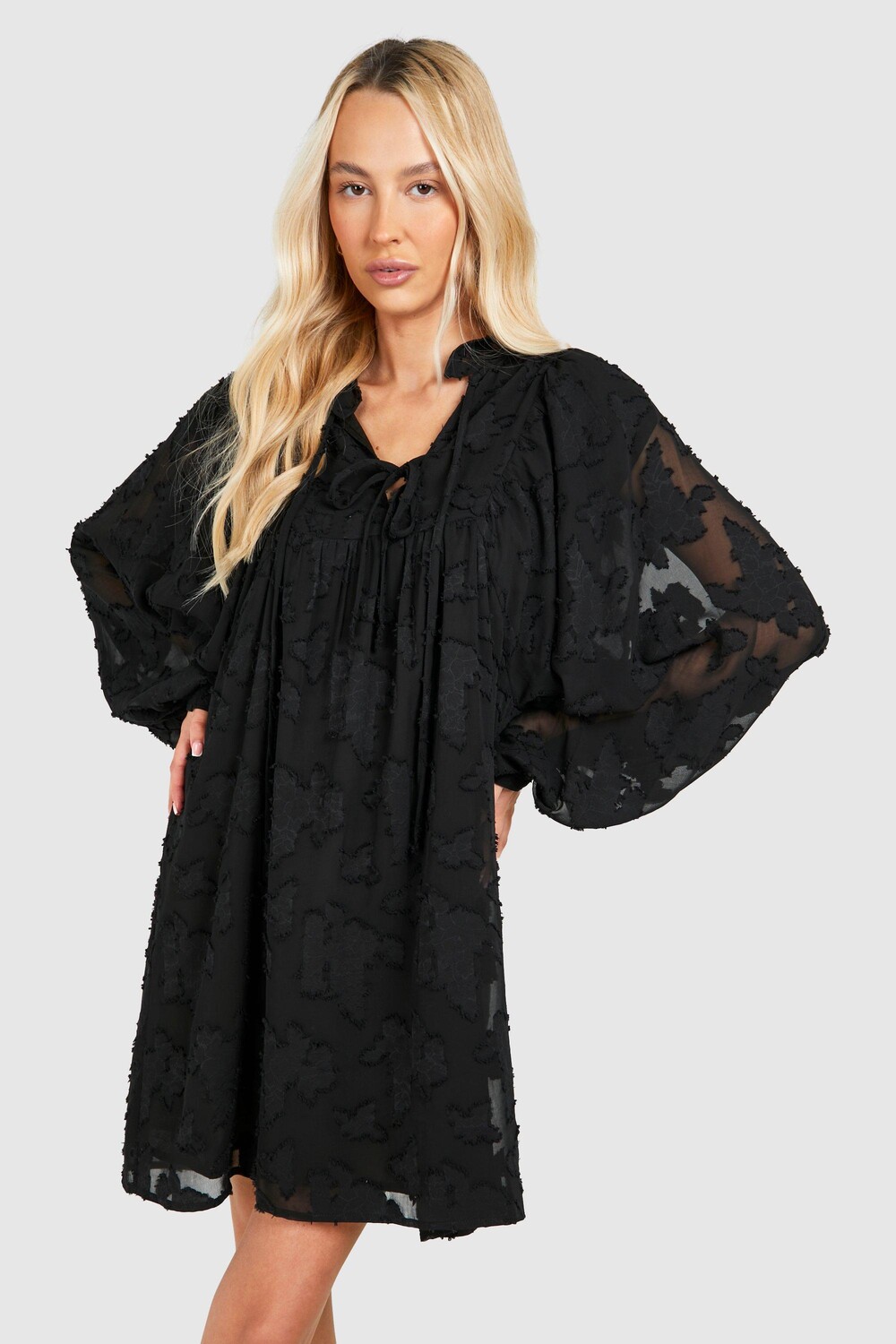 Свободное платье Tall Burnout с цветочным принтом и завязкой спереди boohoo, черный
Свободное платье Tall Burnout с цветочным принтом и завязкой спереди boohoo, черный