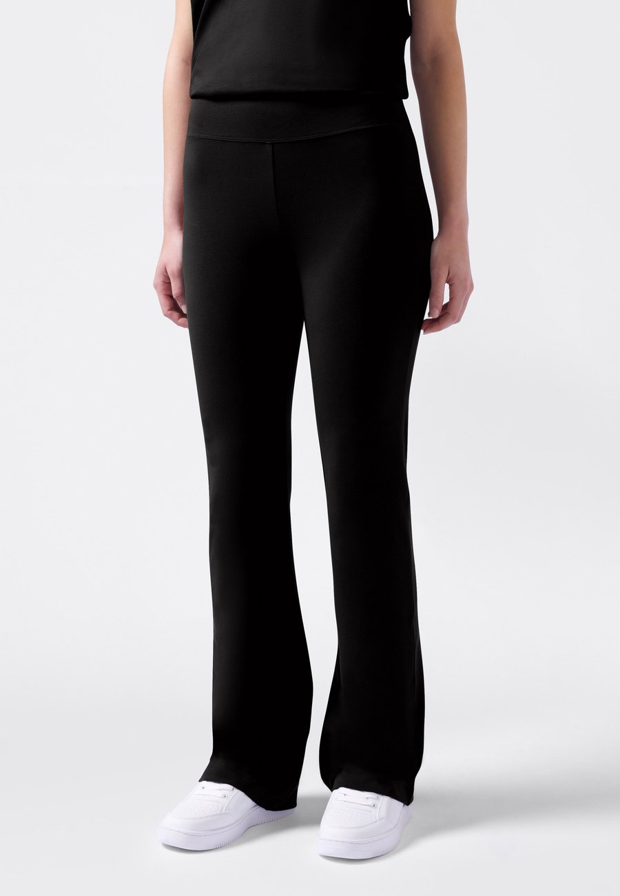Брюки Champion Trousers, Black
Брюки Champion Trousers, Black