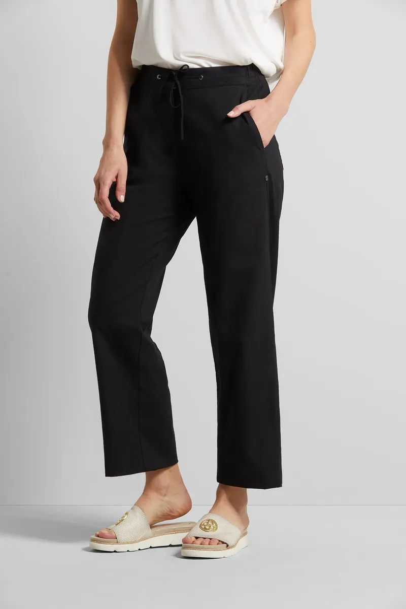 Брюки bugatti с 5 карманами, кулиской и эластичным поясом, черный
Брюки bugatti с 5 карманами, кулиской и эластичным поясом, черный